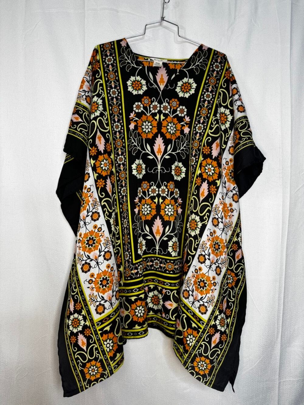417. Gypsie Blu Floral Boho Caftan Poncho Cover Up One Size